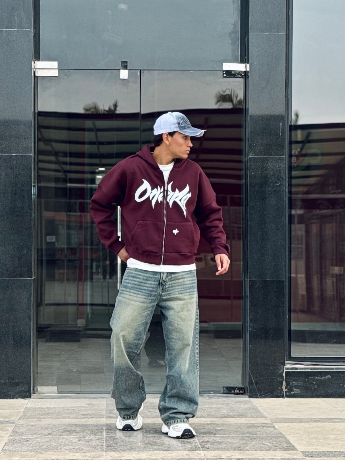 Boxy burgundy zipper