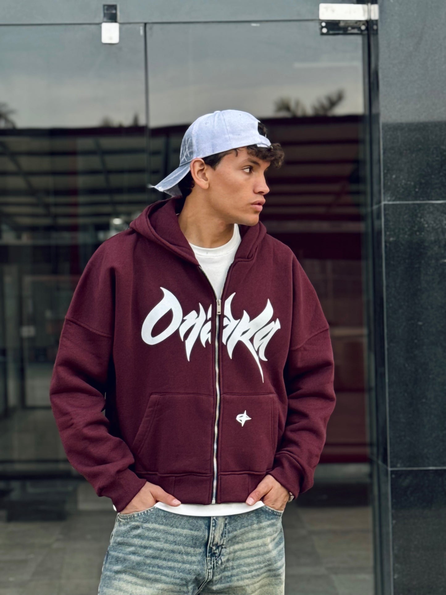 Boxy burgundy zipper