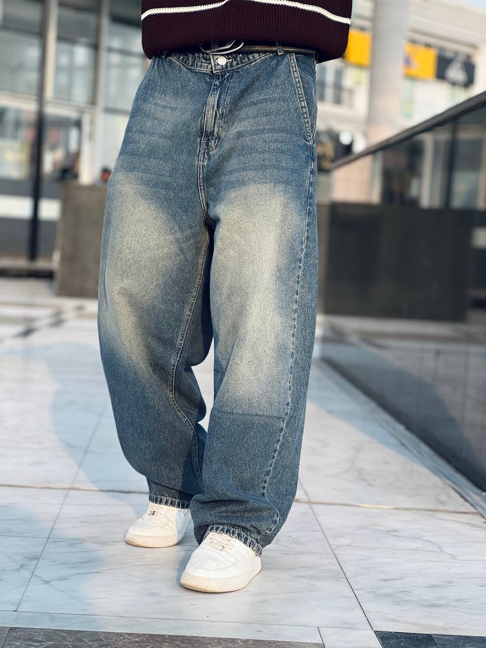 Washed baggy jeans