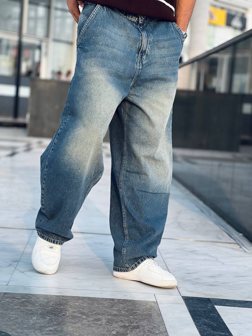 Washed baggy jeans