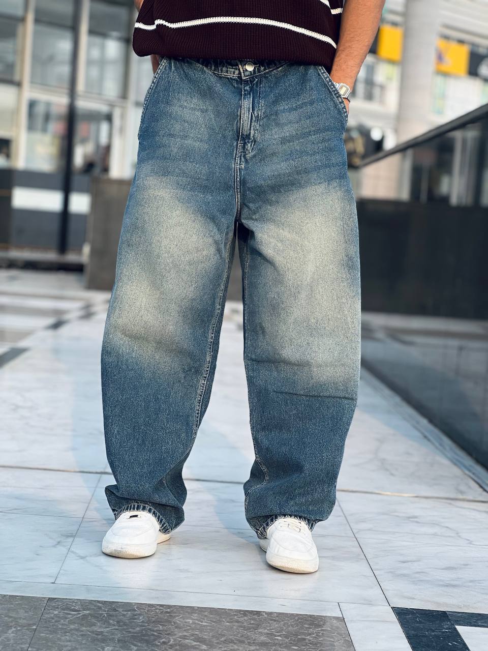 Washed baggy jeans