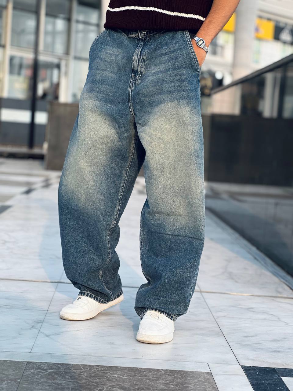 Washed baggy jeans