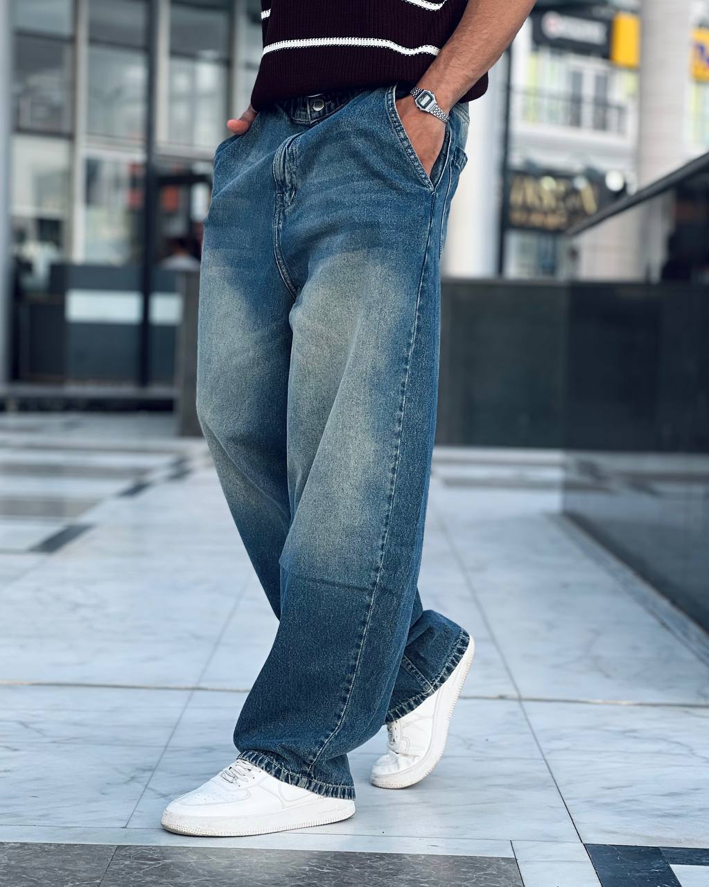 Washed baggy jeans