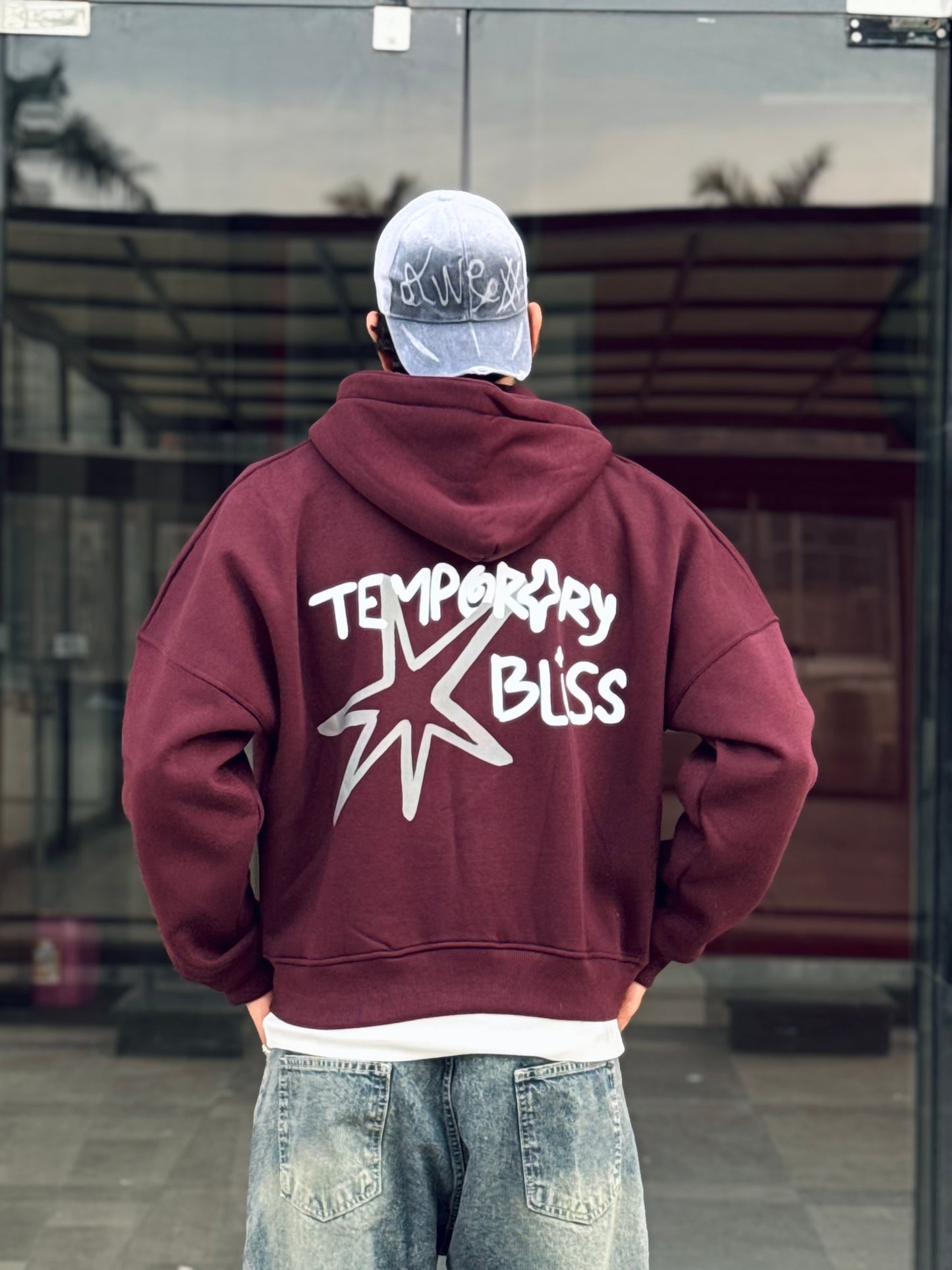 Boxy burgundy zipper