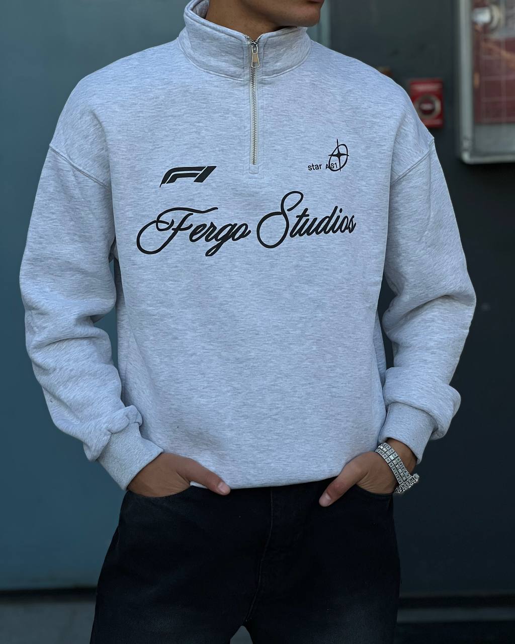 Essentiall gray zip-up