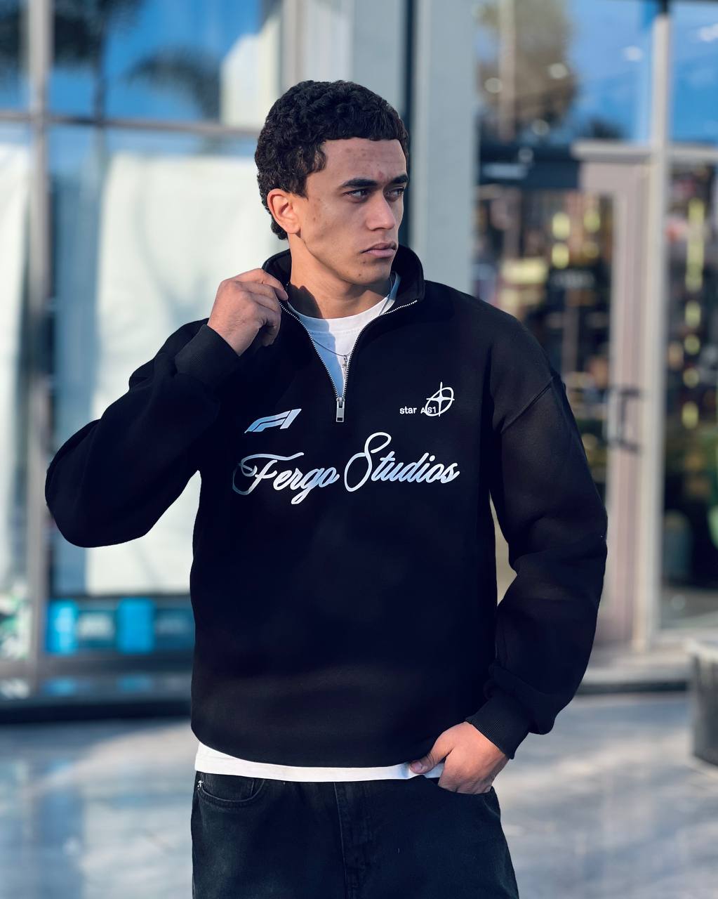 Essentiall black zip-up