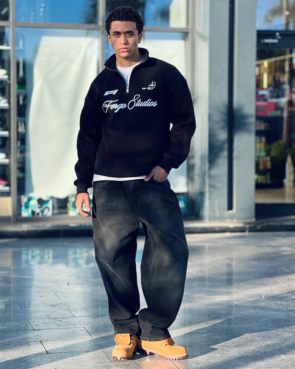 Essentiall black zip-up