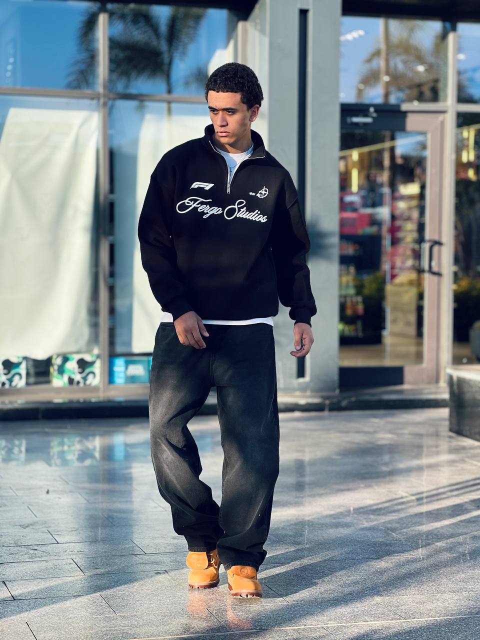 Essentiall black zip-up