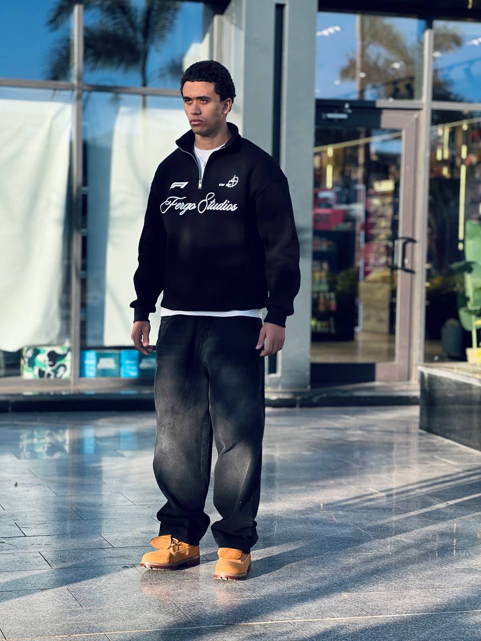 Essentiall black zip-up