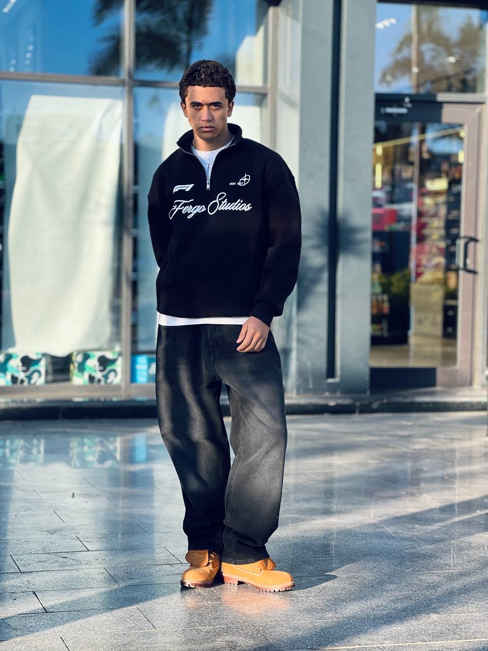 Essentiall black zip-up