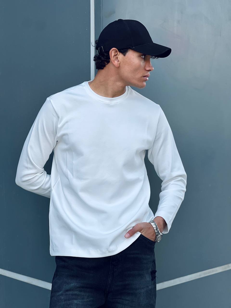 white basic t-shirt