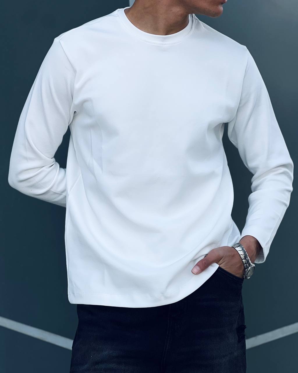 white basic t-shirt