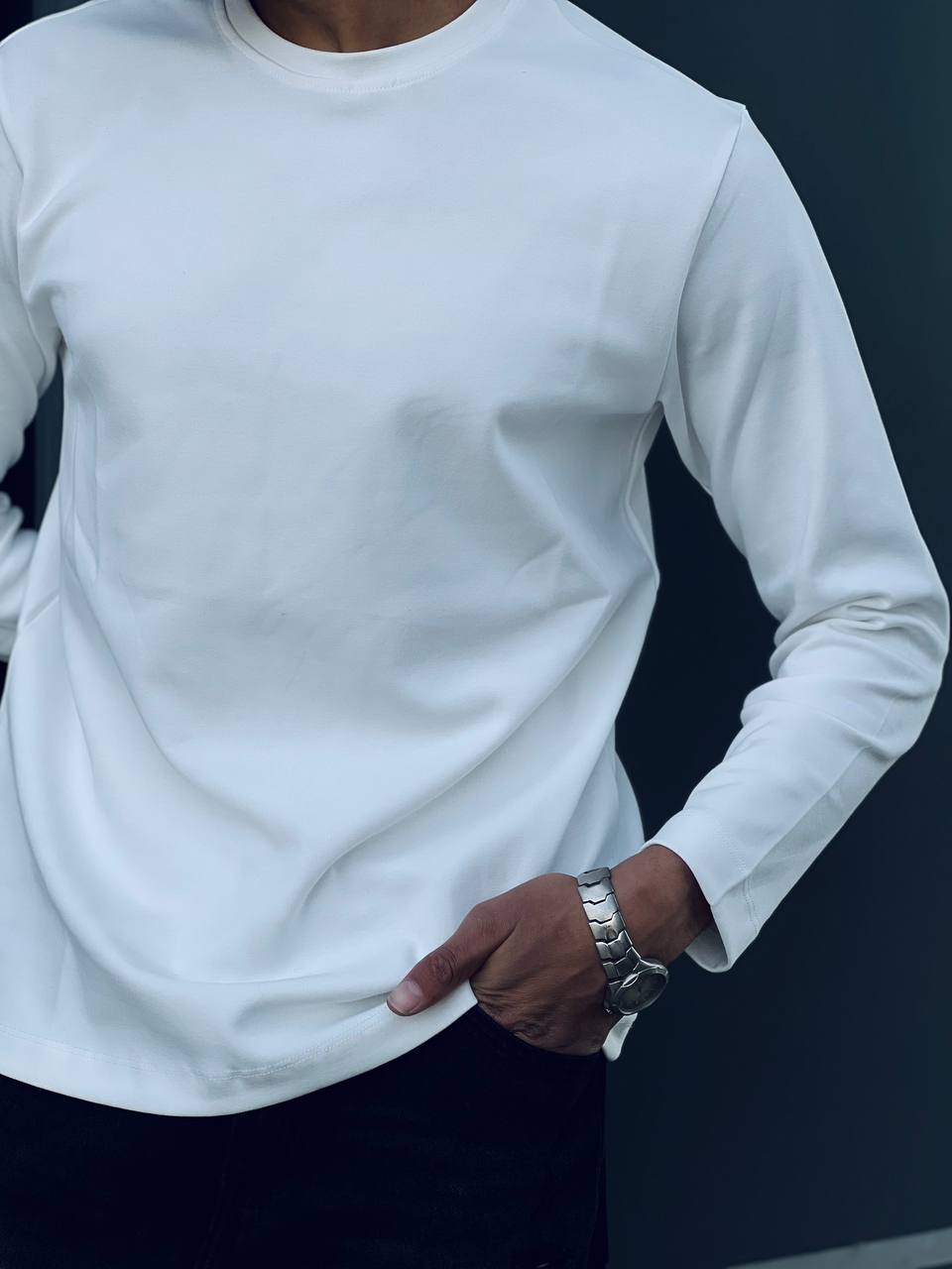 white basic t-shirt