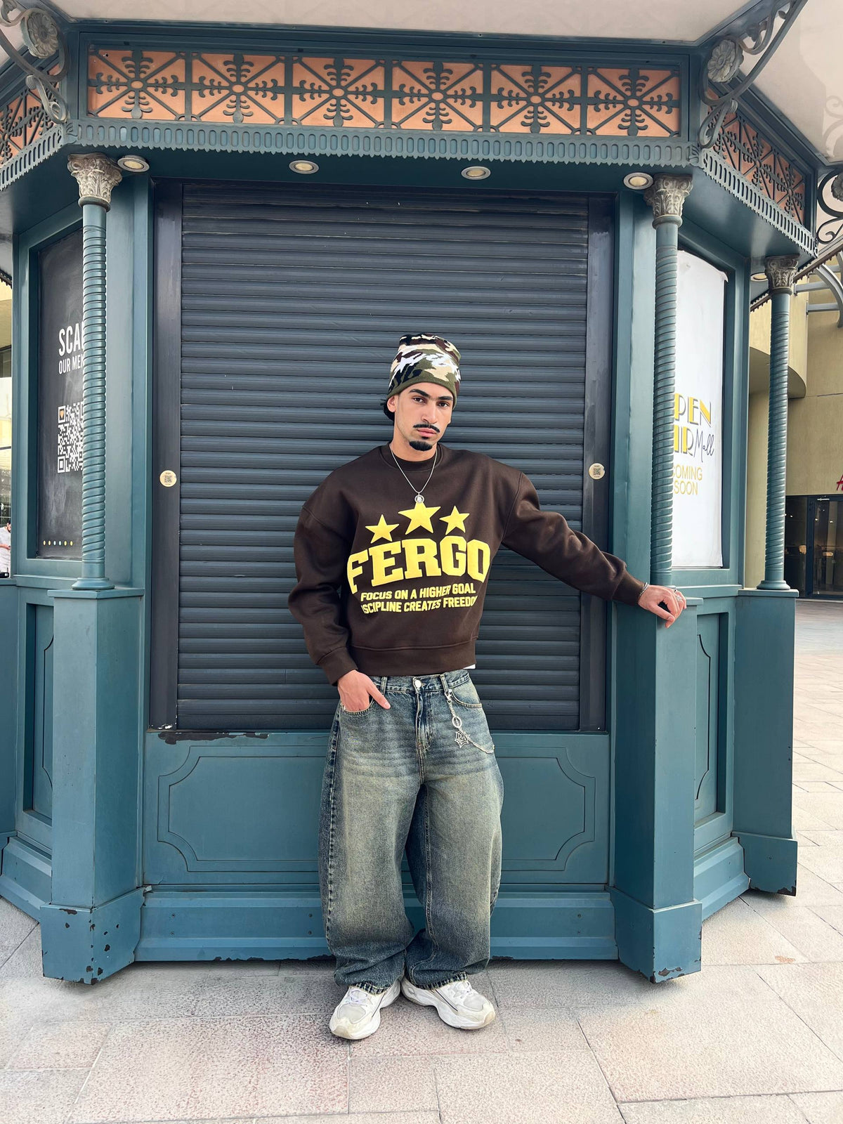 Triple Star Crewneck – Brown