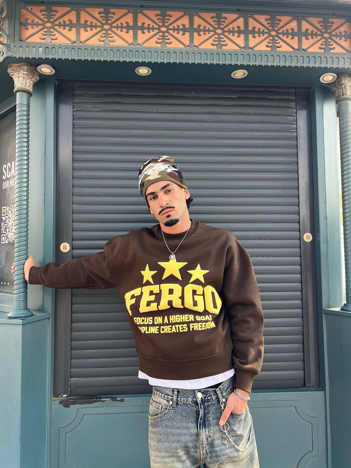 Triple Star Crewneck – Brown