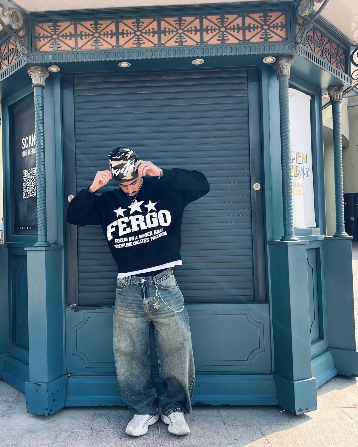 Triple Star Crewneck – Black