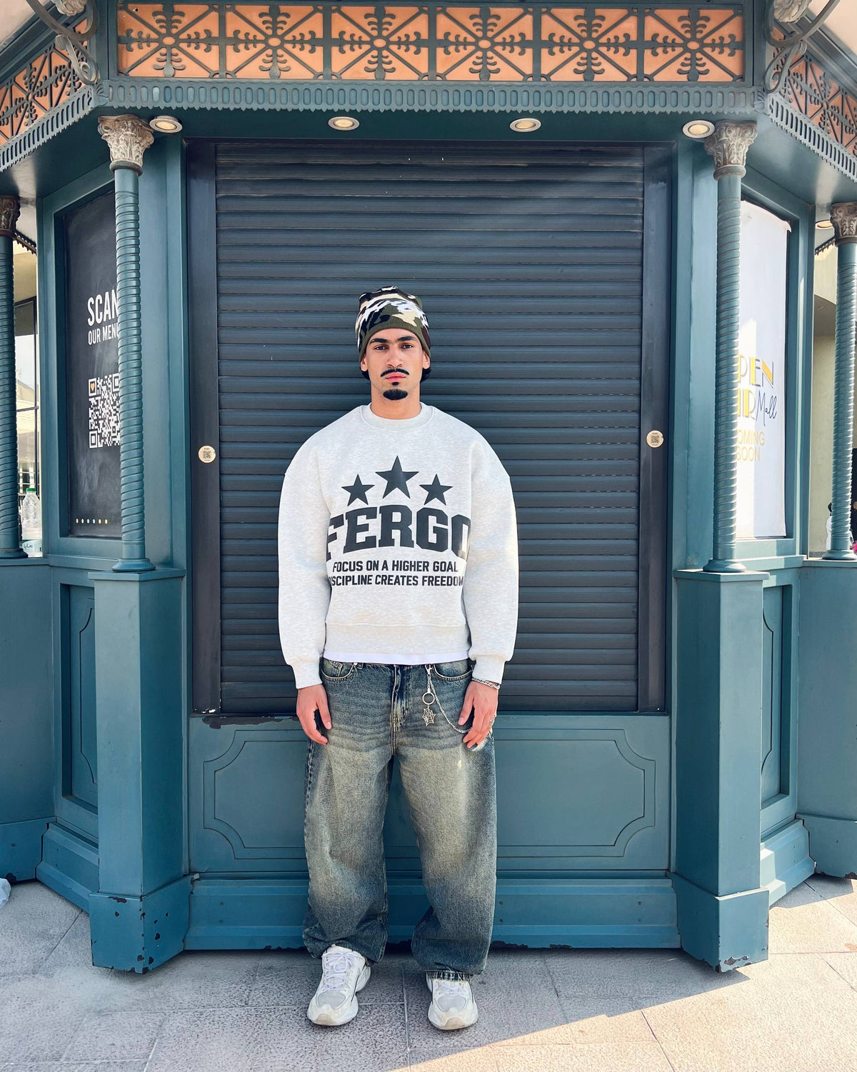 Triple Star Crewneck – Gray