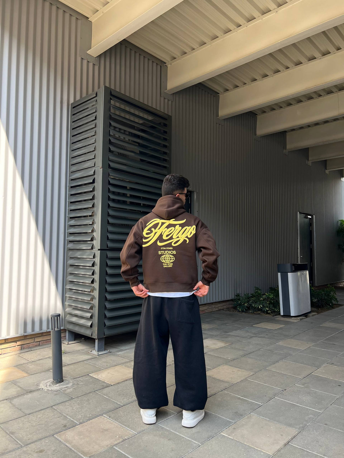 Globe Studios Hoodie – Brown