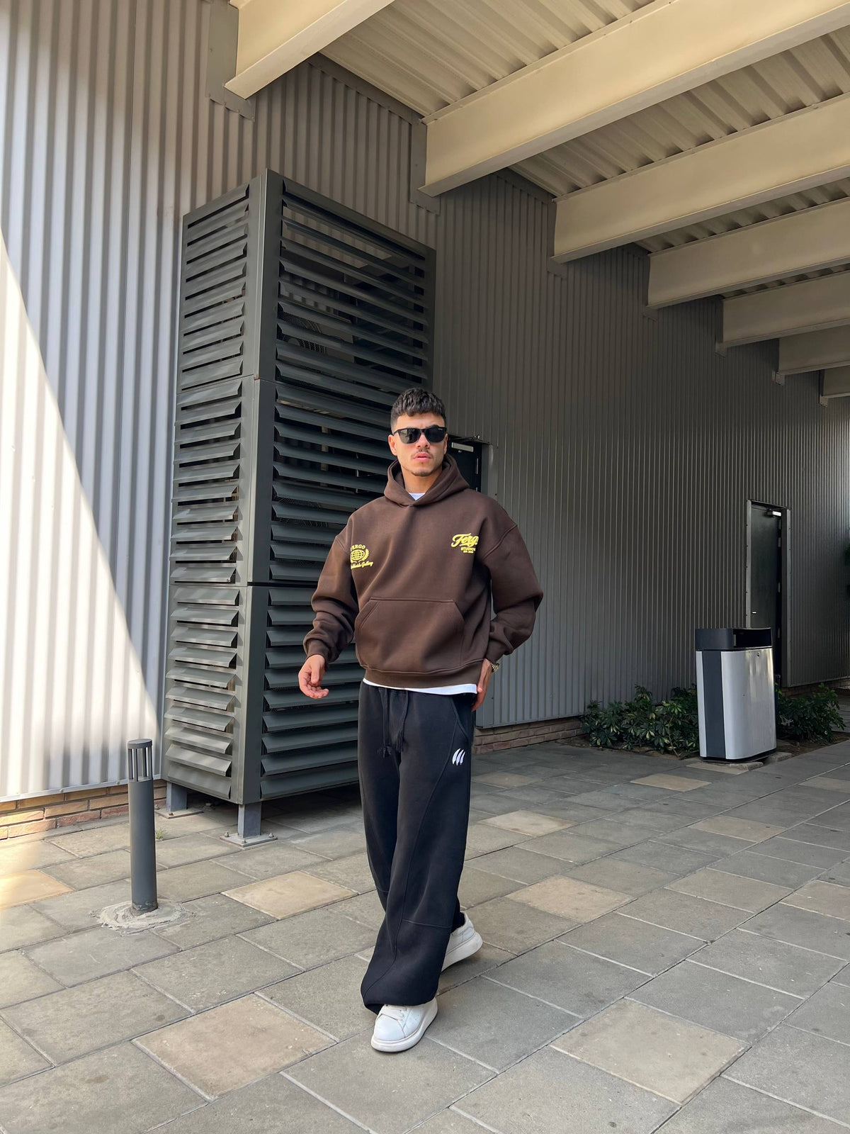 Globe Studios Hoodie – Brown